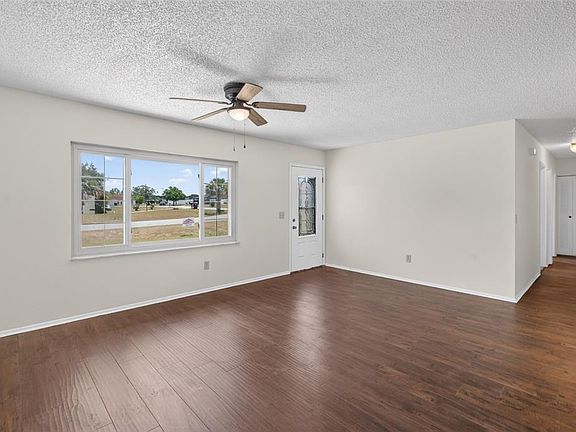 3rd image of 329 Oak Track Dr