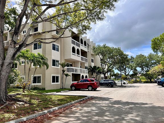 2nd image of 7740 Camino Real #G-404