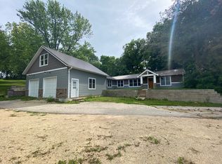 639 Palmyra Rd, Dixon, IL 61021