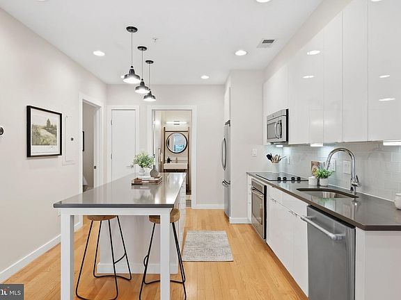 3rd image of 435 R St NW #101