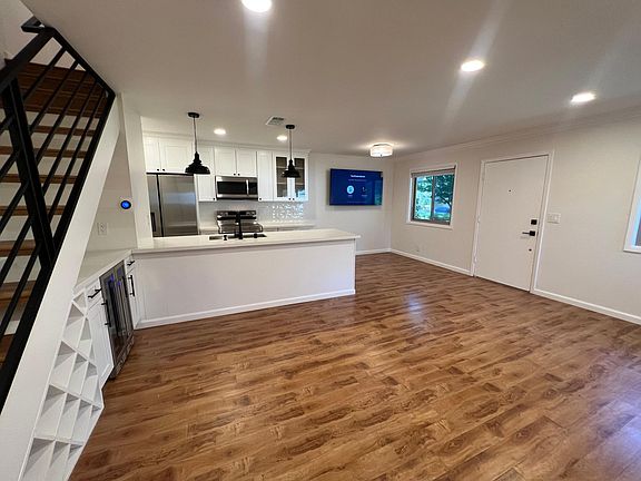 4th image of 311 N 2nd St APT 3