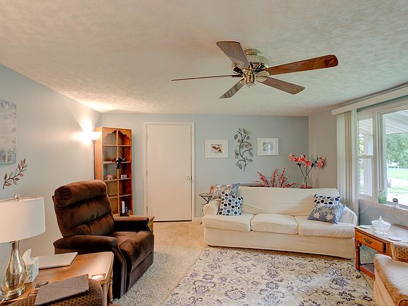 5th image of 606 Treelane Dr