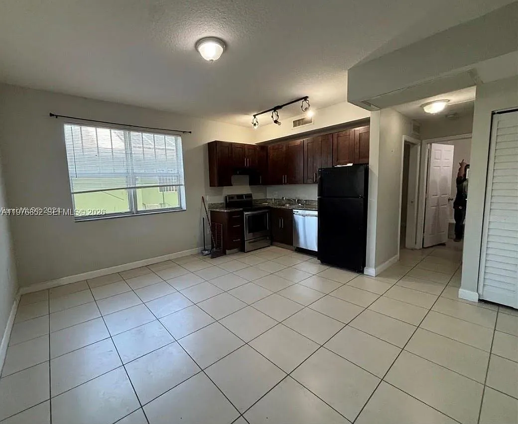 11 54 41 First Westmorela — Photo 3