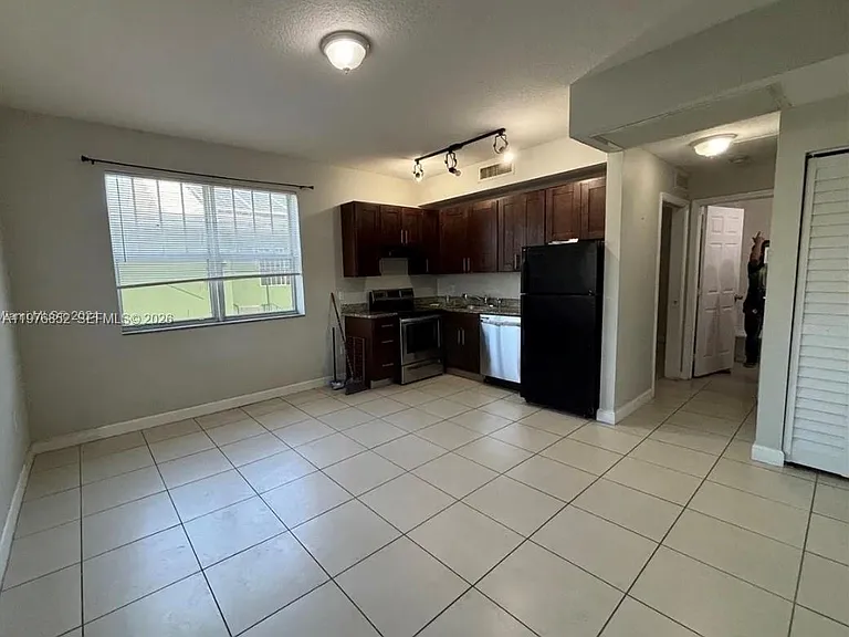 843 SW 13th Ave #201 — Photo 3
