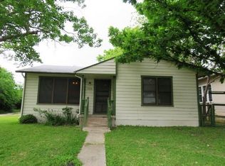 1306 W 4th St, Taylor, TX 76574