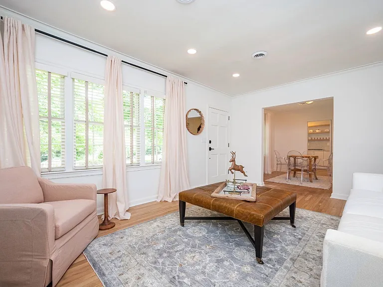 1407 Merry Ln — Photo 3
