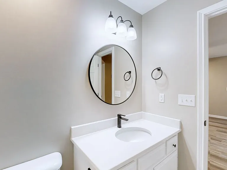 101 Manor Ave — Photo 16