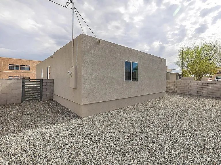 938 E. Waverly St. — Photo 16