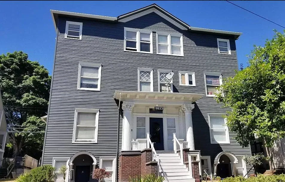5033 Brooklyn Ave NE #20