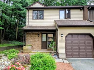 22 Heritage Ct, Morris Plains, NJ 07950