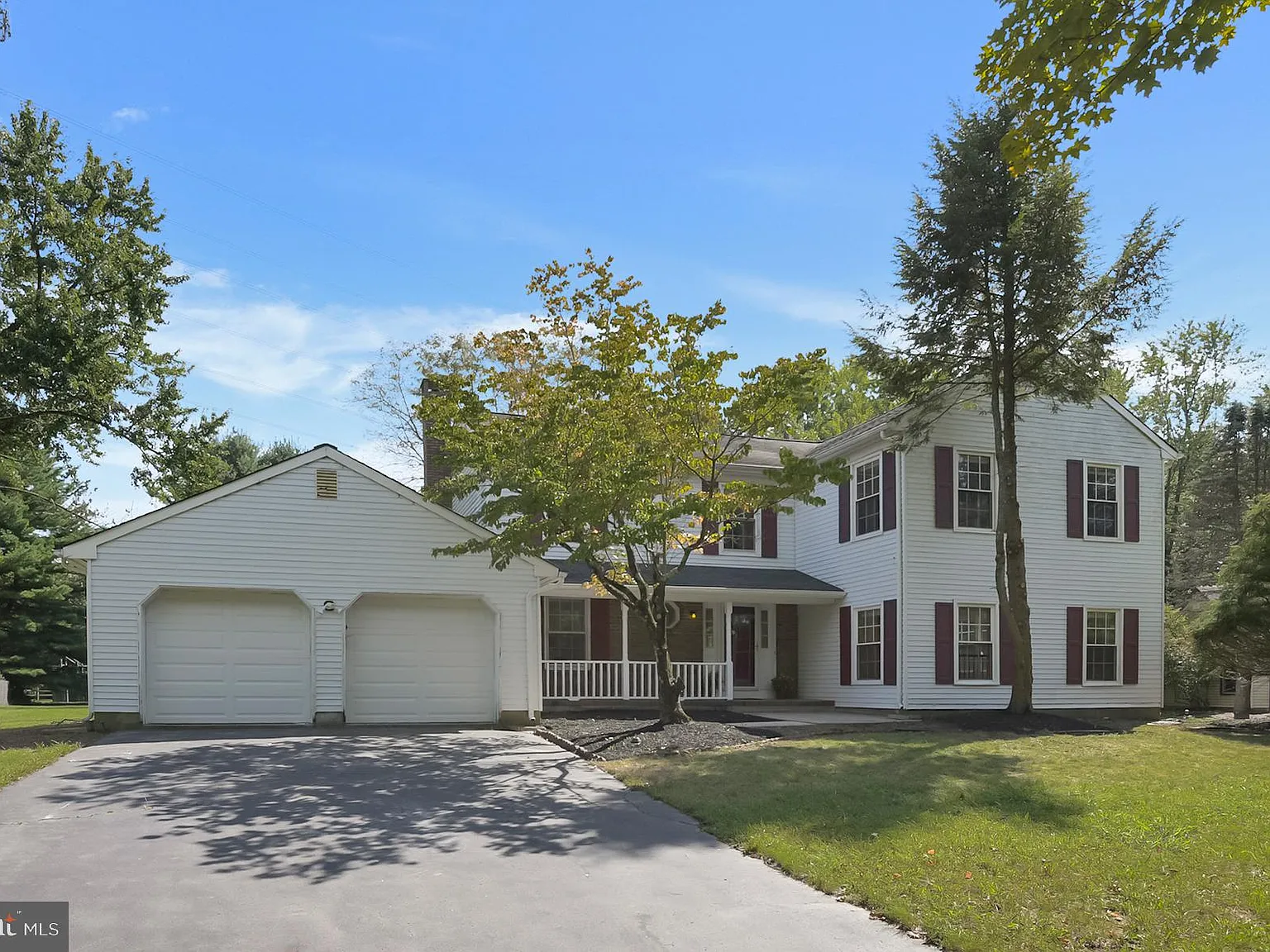 4 bed, 2.5 bath, 2544 sqft, $4,200 — Photo 1