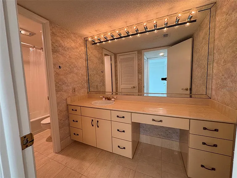 2611 Bayshore Blvd #1805 — Photo 30