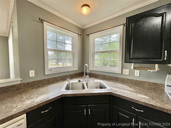 5th image of 107 Holly Ln