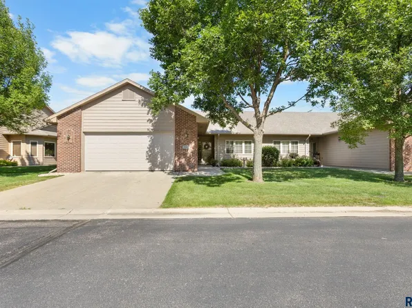 8206 S Brenda Pl, Sioux Falls, SD 57108