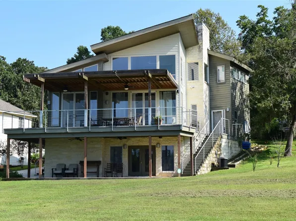 68 Edgewater Way, Pointblank, TX 77364
