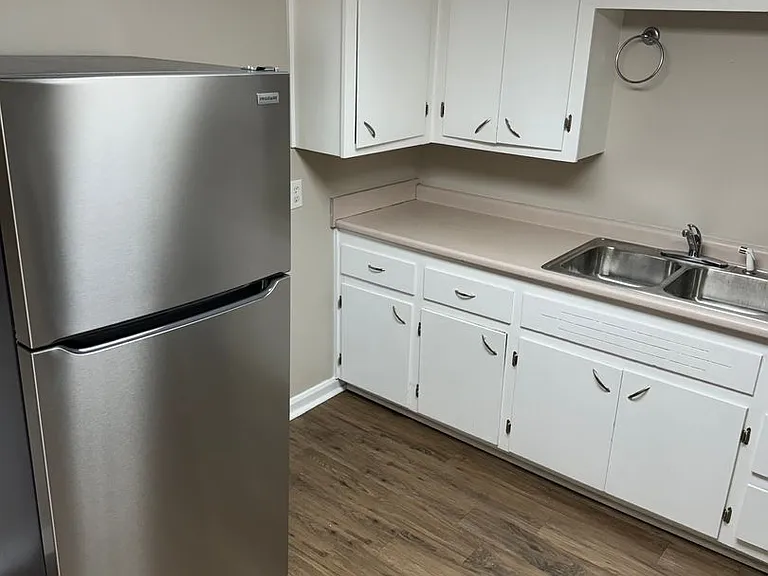East University Apartments — Photo 9