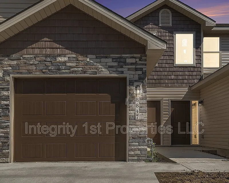 3 bed, 2.0 bath, 1196 sqft, $1,980 — Photo 1