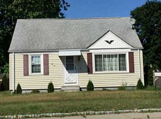 71 Strawberry Field Rd, Warwick, RI 02886