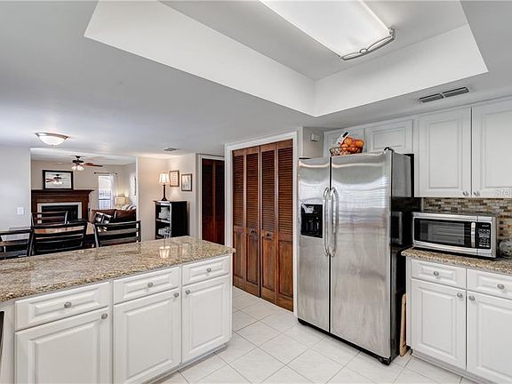 4th image of 16114 Country Crossing Dr