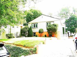 89 Manor Dr, Great Neck, NY 11020