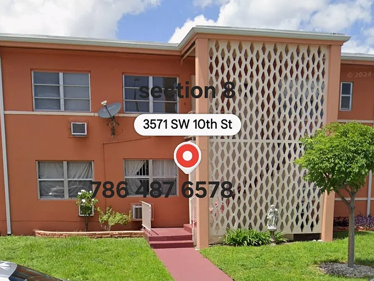 3571 SW 10th St #1 — Photo 1