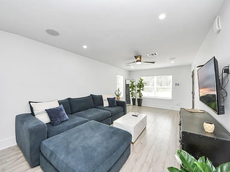 7003 Darien St — Photo 10