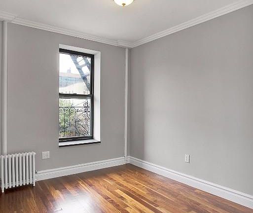 5th image of 1590 Lexington Ave APT 18