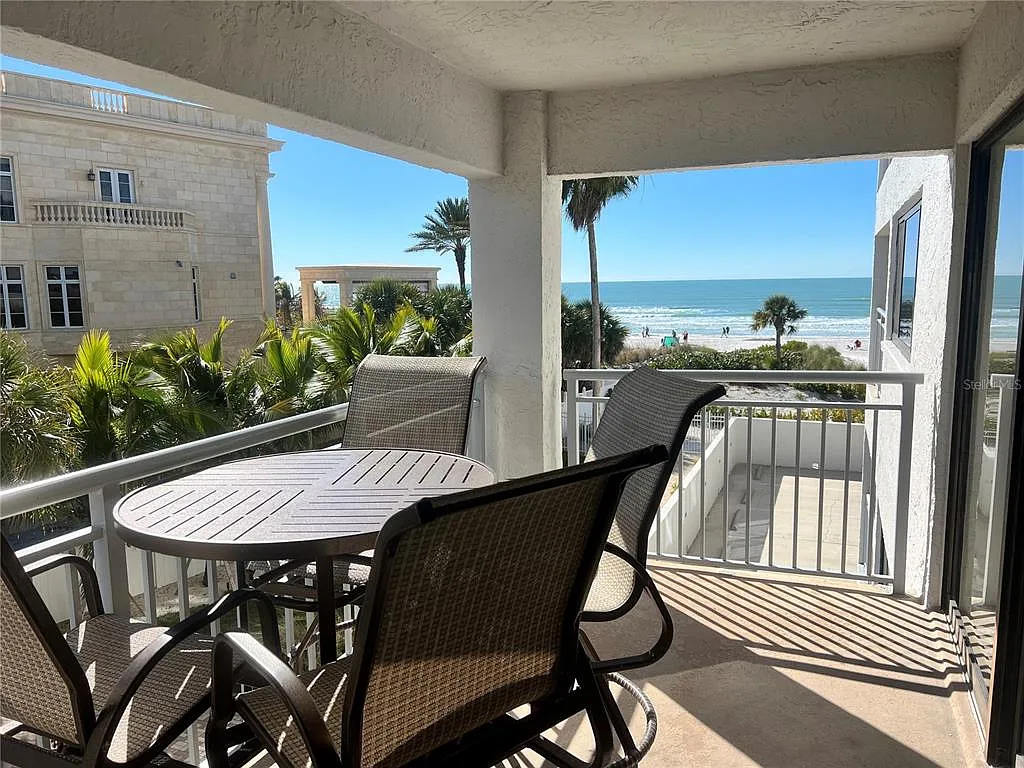 2 bed, 2.0 bath, 1100 sqft, $9,390 — Photo 3