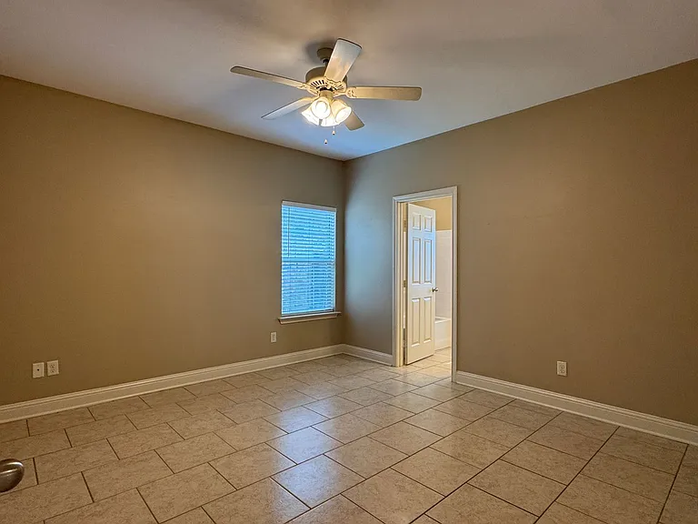 9100 Shadow Oak Dr — Photo 18