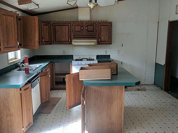 3rd image of 118 Centennial St