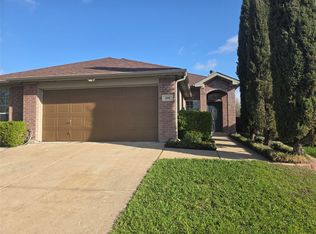 460 Cranbrook Ln, Grand Prairie, TX