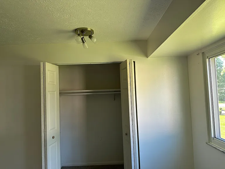 670 Loomis Ave — Photo 12