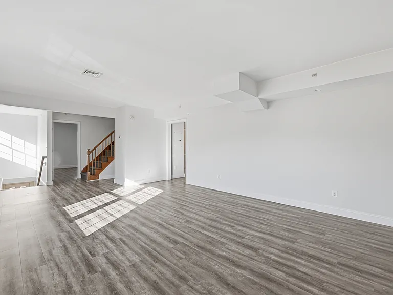 111 Laurel Ct #3 — Photo 6