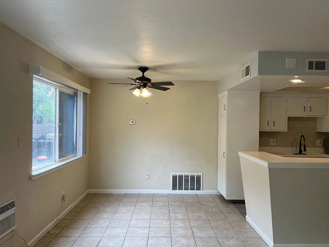 8 bed, 4.5 bath, 900 sqft, $1,650 — Photo 3