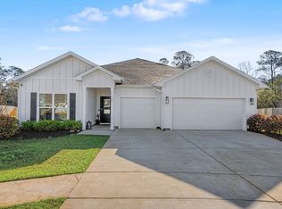 48 Hammock Cir, Freeport, FL 32439