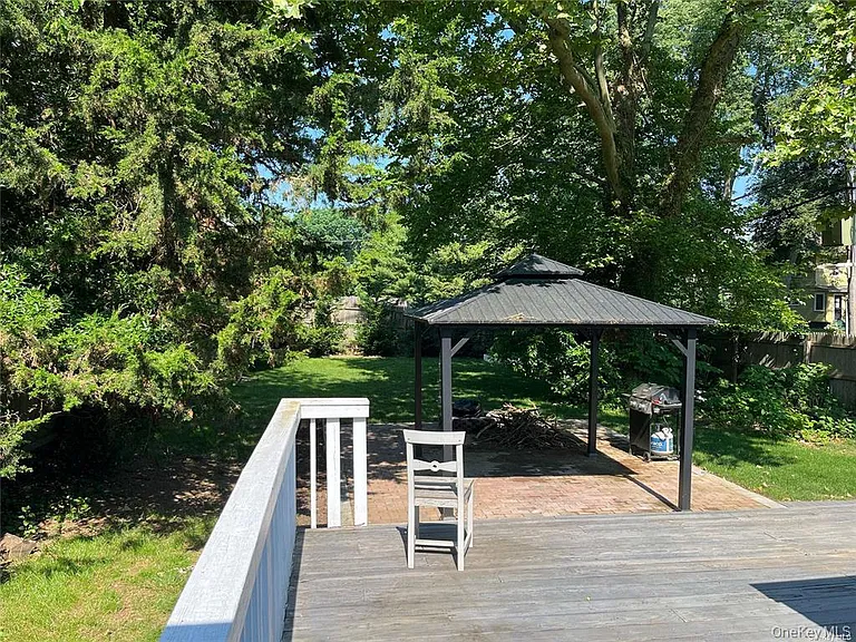 25 Willow Ave — Photo 13