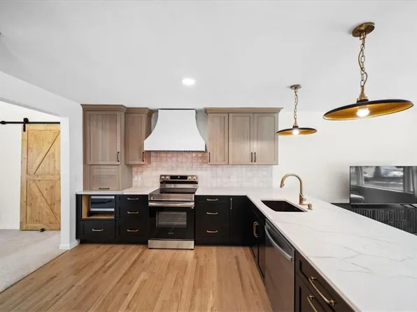 7630 Broadmoor St, Overland Park, KS 66204