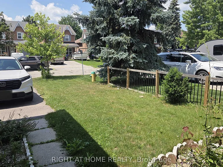 129 Heydon Ave — Photo 2