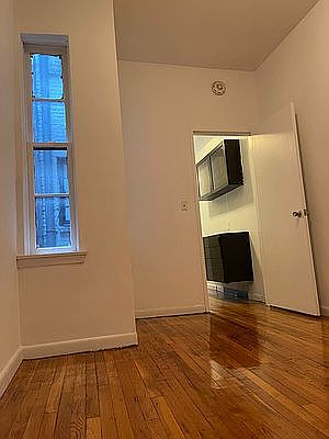4th image of 421 E 82nd St APT 4A