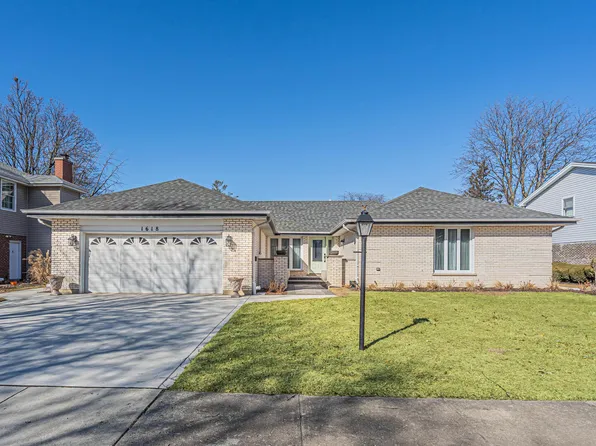 1618 E Cedar Ln, Mount Prospect, IL 60056