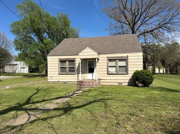 222 N 6th St, Carmen, OK 73726