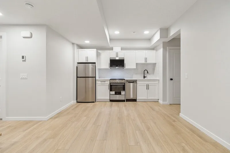 2 bed, 1.0 bath, 670 sqft, $1,250 — Photo 2