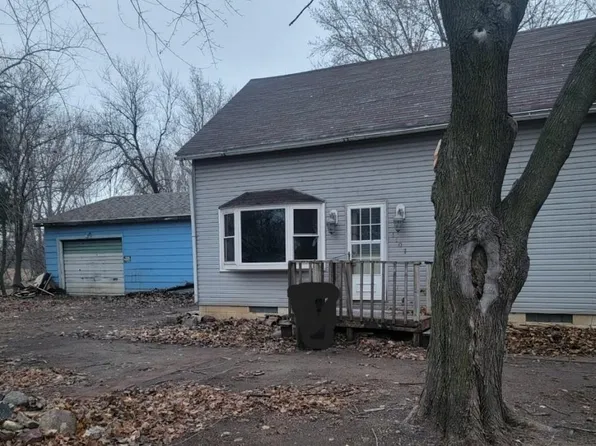 1107 Elm St, Windom, MN 56101