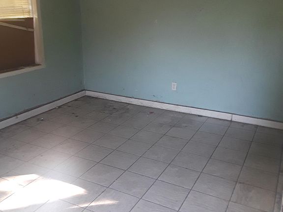 5th image of 5806 Iris Blvd