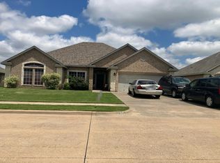 805 Chestnut Grove Dr, Cleburne, TX 76033