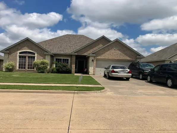 805 Chestnut Grove Dr, Cleburne, TX 76033