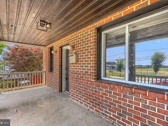 4th image of 7428 Poplar Ave