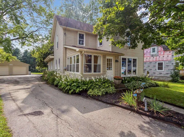 129 W Madison Ave, Milton, WI 53563