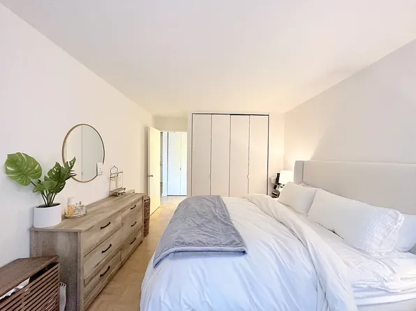 235 West 56th Street image 6 of 37