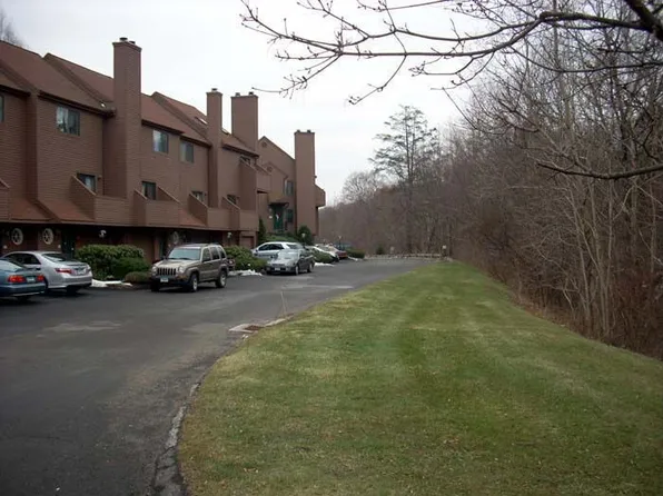 55 Cross St Unit E7, Danbury, CT 06810